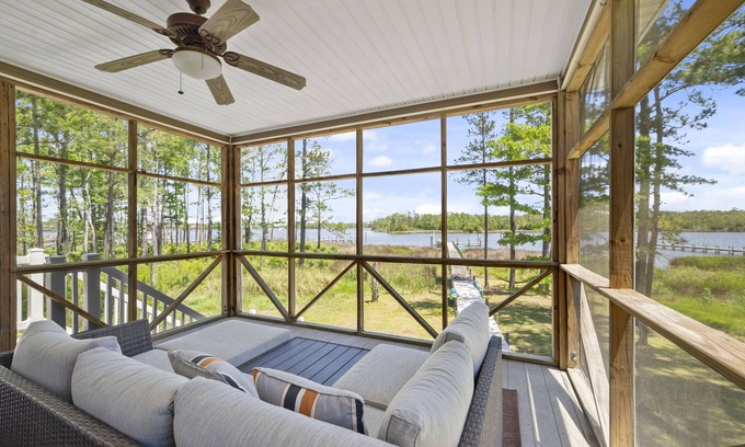 Oriental Casa | Cast Away Waterfront Getaway with Dock