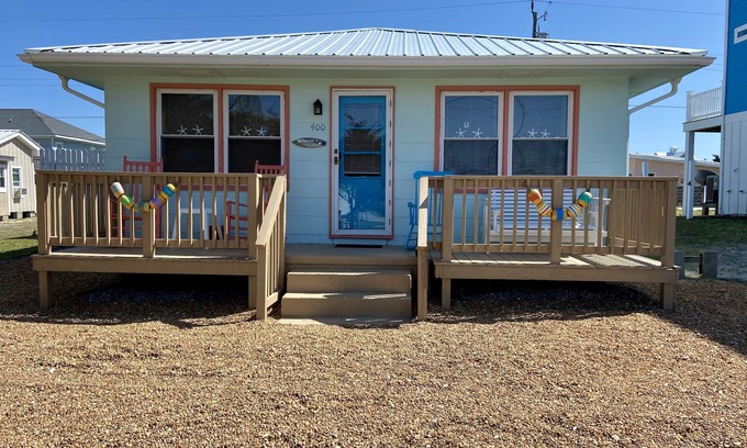Atlantic Beach Cabaña | "Castaways" Atlantic Beach Family Fun Cottage