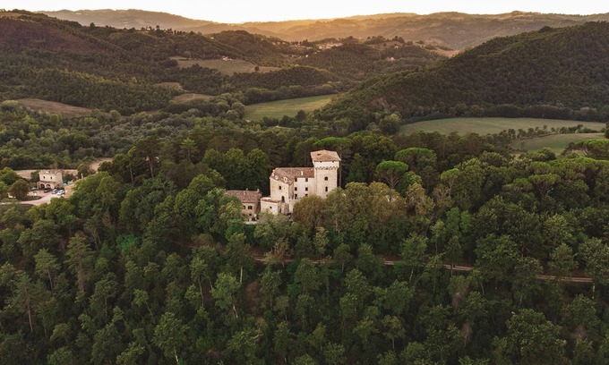 Monteluiano Otro | Castello Gubbio - Quince Habitaciones , Capacidad 30