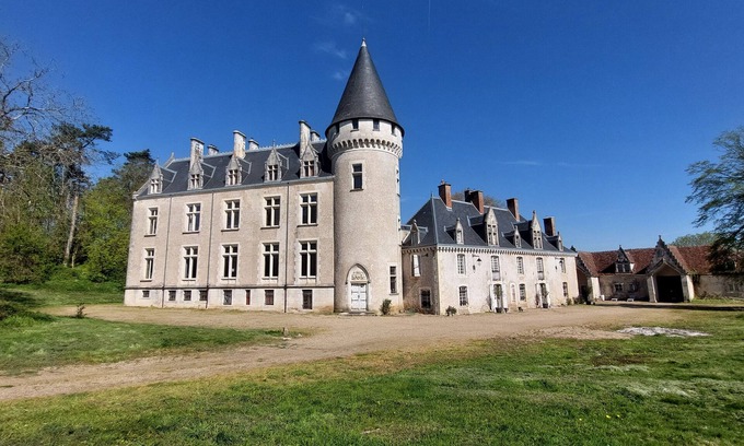 Farges-Allichamps Casa | castle 14 people with 6 bedroom near Bourges