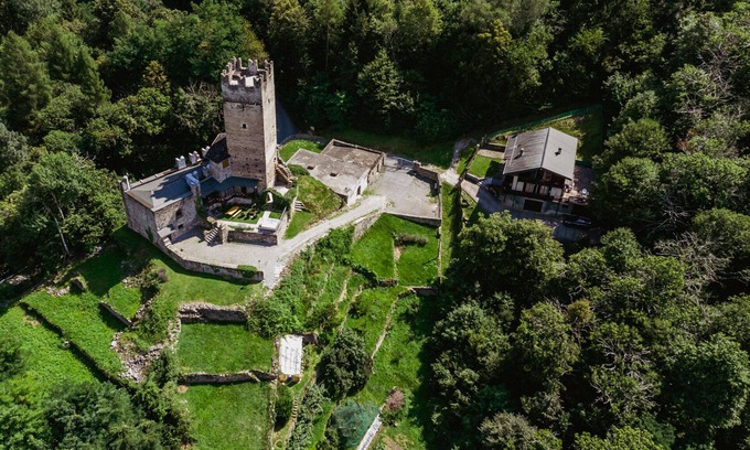 Mazzo di Valtellina Otro | Castle Foppoli