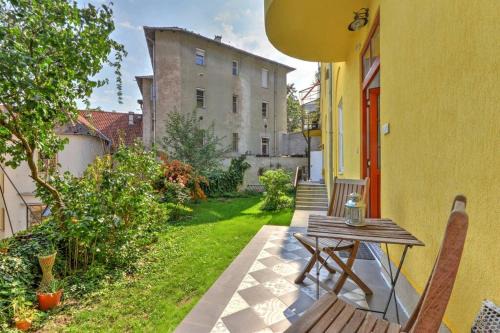 Castle Hill Casa | Castle hill garden studio