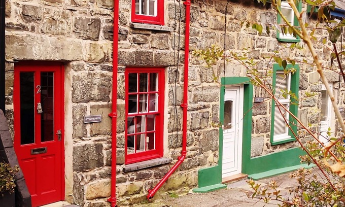 Harlech Casa | Castle, Mountains, Beach and a Cosy Cottage