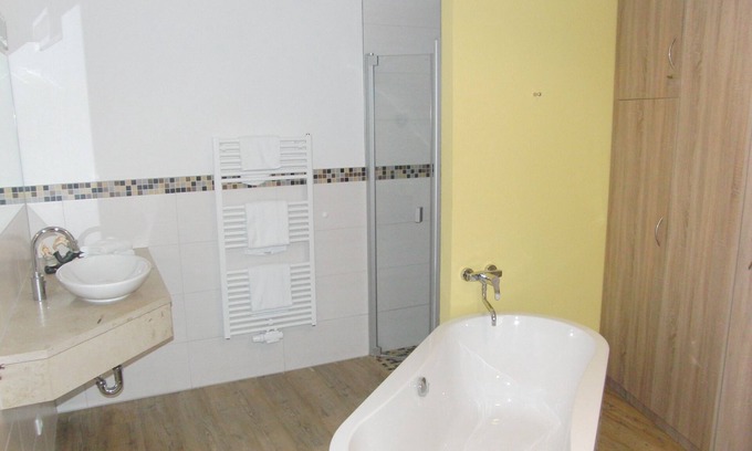 Kaschow Apartamento | 'Burg Stargard': Apartamento para hasta 3 personas y (con cama supletoria) Mascotas
