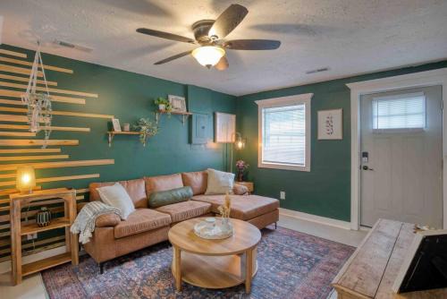 Wilmington Casa | Castle Steet Retreat - The Rustic Whiskey