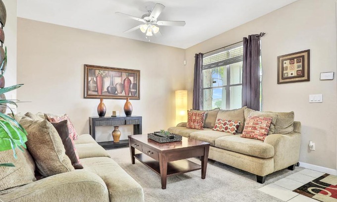 Trafalgar Village Casa | Castle Street Memories