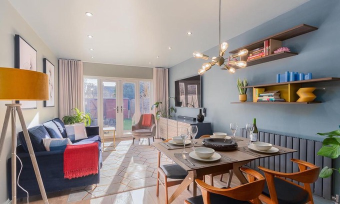 Kenilworth Apartamento | Castle Townhouse Kenilworth - Private Parking - 24 Hr Gym Access - Town Centre