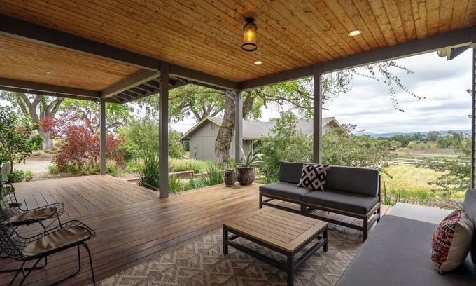 Paso Robles Casa | Castoro Cellars Hive/Hivette | Wine Stay, Groups 16 + EV