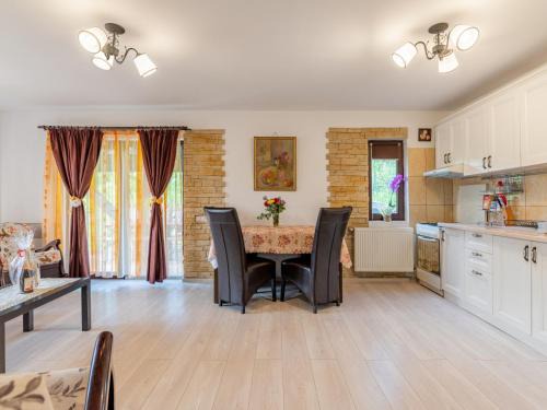 Slanic Casa | Casuta cu Trandafiri