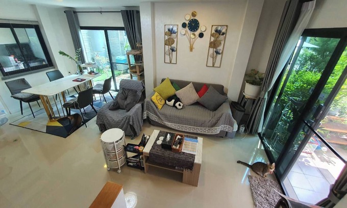 Thap Yao Casa | Cat 's lover townhouse Suvannabhumi Airport .