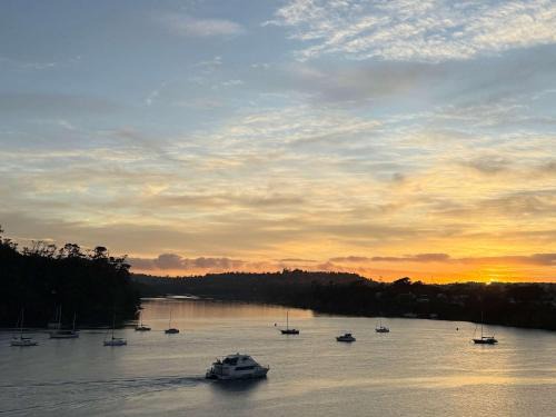 Hobsonville Apartamento | Catalina Bay 2BR w Balcony Views by Zodiak Stays
