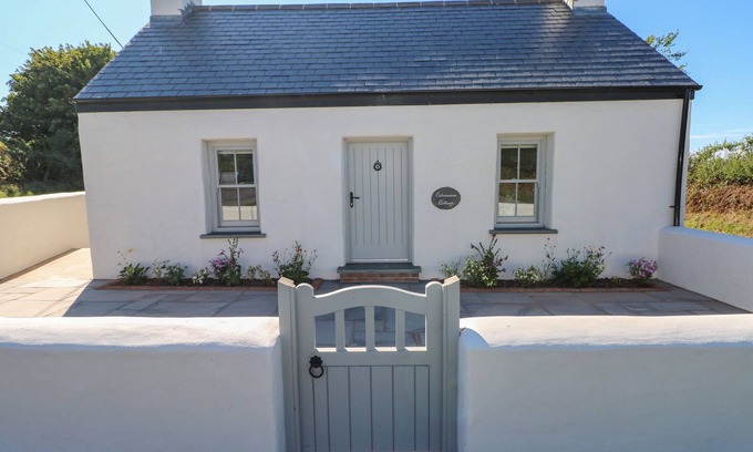 Milford Haven Cabaña | CATAMOUSE, family friendly, luxury holiday cottage in Milford Haven
