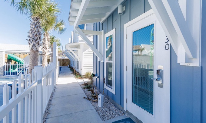 Corpus Christi Casa | Catch the Wave to Your Pet-Friendly Beachside Escape