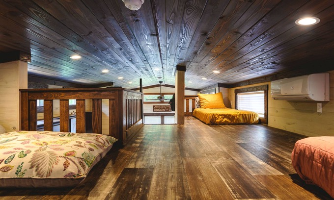 Gatlinburg - Pigeon Forge Cabaña | "Catching Fireflies" - Riverfront Tiny Home in the Smoky Mountains