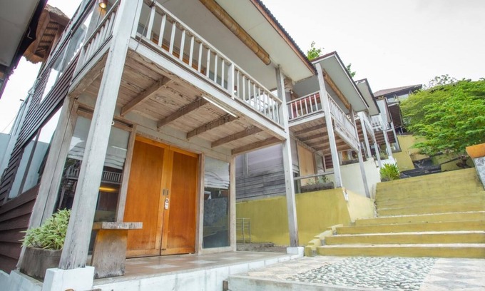 By Pass Ngurah Rai Casa | Casa pegadiza en Nusa Dua, estilo de madera, excelente ubicación