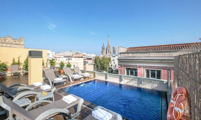 Gothic Quarter Apartamento | CATHEDRAL POOL BUILDING