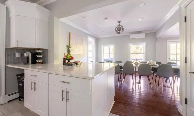Mountain Dale Casa | Catskills Villa: Best for Gatherings Sleeps 30+