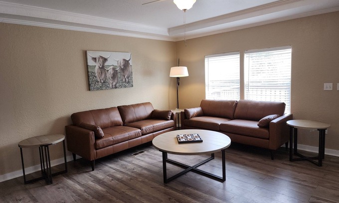 Tyler Casa | Cattlemens Quarters beautiful ranch setting with fenced yards and a great deck!