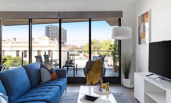 Caulfield North Apartamento | Caulfield Elegance: Chic Abode