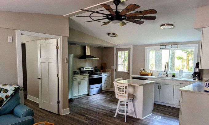 Pawleys Island Cabaña | Causeway Cottage located on the South Causeway