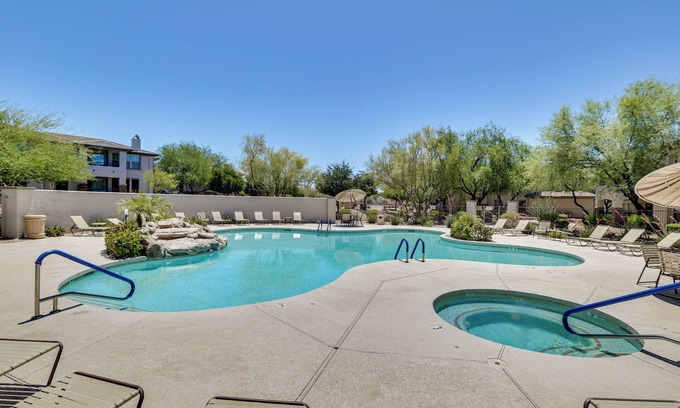 Desert View Village Condominio | Cave Creek Golf Getaway w/ Desert & Course Views