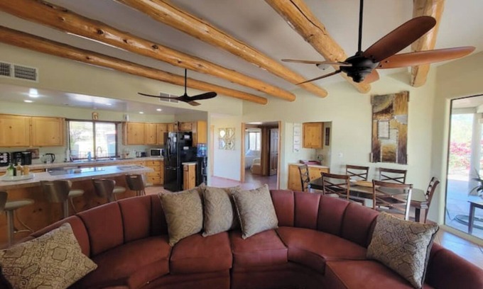 Desert View Village Casa | Cave Creek Southwest hospitality sleeps 12