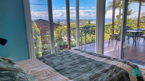 Caves Beach Casa | Caves Cottage - gorgeous 180 degree ocean views