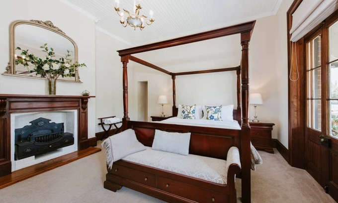 Central Mudgee Casa | Cawarra on the Park Historic Mudgee Grandeur