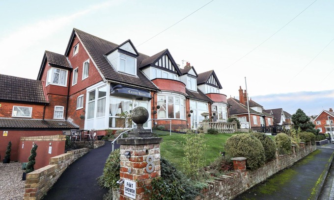 Skegness Casa | CAXTON HOUSE, pet friendly, character holiday cottage in Skegness