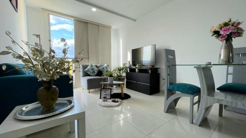 Neiva Apartamento | CB Somos AT HOME Apto cómodo e impecable con Aire Acondicionado
