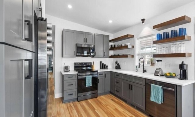 Carolina Beach Cabaña | CB Surf Cottage (3-Bedroom Villa) by RedAwning