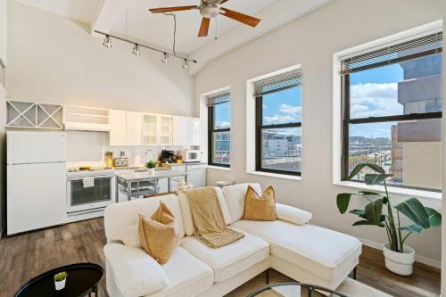 Downtown Cincinnati Apartamento | CBD OTR 1BR Gym Pool Stadium View