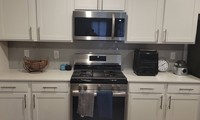Statesville Casa | Cecile's Charming 2-bedroom house in enchanting Statesville with AC, WiFi