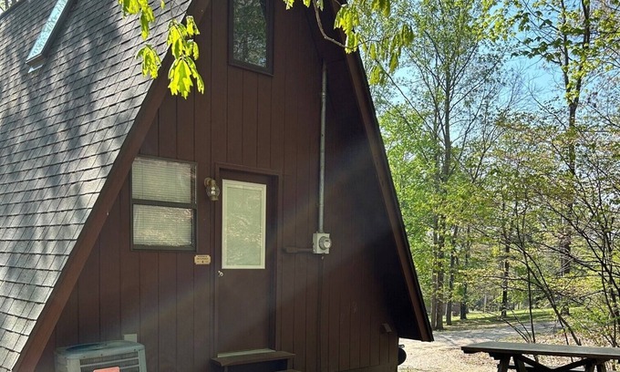 Eckerty Chalet De Esquí | Cedar A Frame Chalet 4 Cabin ubicado en Patoka Lake en el sur de Indiana
