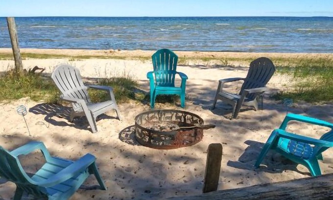 Ingalls Cabina | CEDAR CABIN on the BAY (Lago Michigan - Green Bay): ¡Alquiler todo el año! ¡Cabaña frente al lago que admite mascotas!