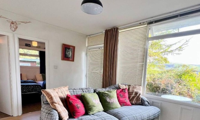 Bryn-crug Chalet De Esquí | Cedar Chalet in Snowdonia Wales. Stunning Woodland Views & Pool, Family & Pets