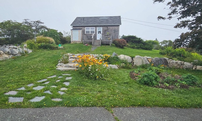 Ketch Harbour Cabaña | Cedar Cottage - acogedor de dos dormitorios, privado, vista al mar - cerca de Halifax y la playa