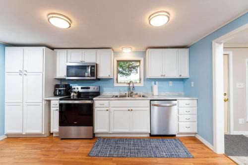 Galloway Casa | Cedar Cove Cottage by Simple Life Rentals