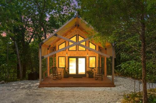 Branson Casa | Cedar Creek - Glamping in the Ozarks