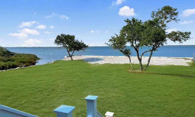Cedar Island Casa | Cedar Island Bay ~ Great Sunrises & Beautiful Water Views ~ Quiet Setting