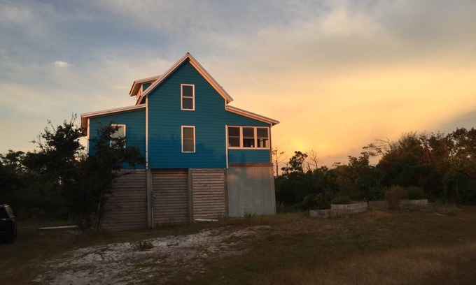 Cedar Island Cabaña | Cedar Island cottage, short walk to beach