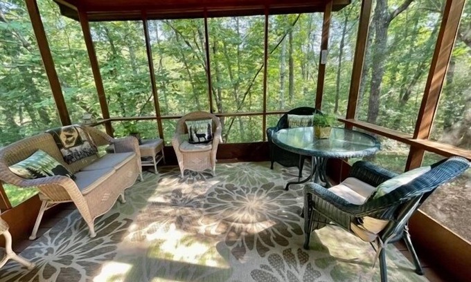 Townsend Cabina | CEDAR KNOB - 2 bdrm/2 bath, screened patio, wood fireplace
