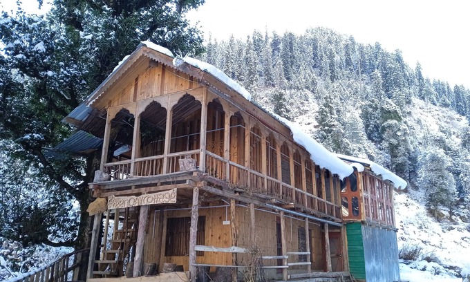 Banjar Cabaña | Cedar Oak Cottage 2BR By Homeyhuts