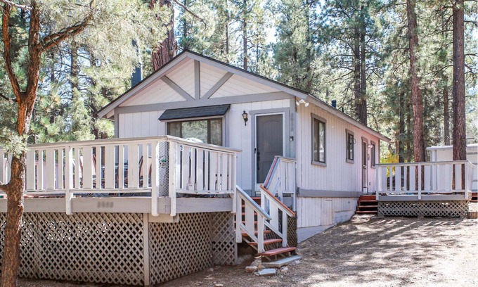Meadowbrook Estates Casa | Cedar Pines - 2BR / 1BA / WiFi / Netflix / ¡GRATIS 2 horas de alquiler de bicicletas / kayak!