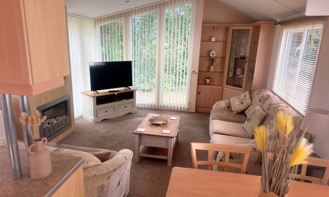 Skegness Cabina | Cedar Retreat Southview - Sleeps 6, Wi-Fi & Garden