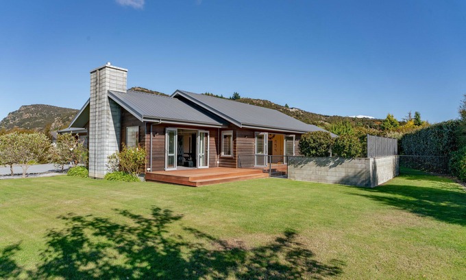 Albert Town Casa | Cedar Sanctuary - Albert Town Holiday Home
