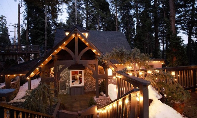 Twin Peaks Chalet De Esquí | Cedar Snow Cottage in Alps of Lake Arrowhead