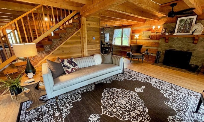 Linden Cabina | Cedarbank Cabin in Virginia Wine Country