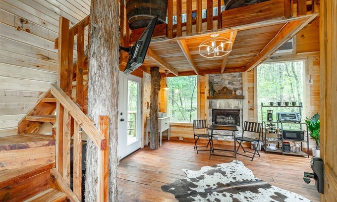 Trenton Casa | Cedarbrook Treehouse | Hot Tub, Dog Friendly, Private | 1 Bed, 1 Bath