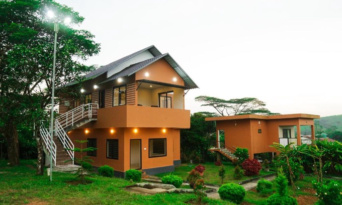 Elappara Hotel | CeeCee Grand